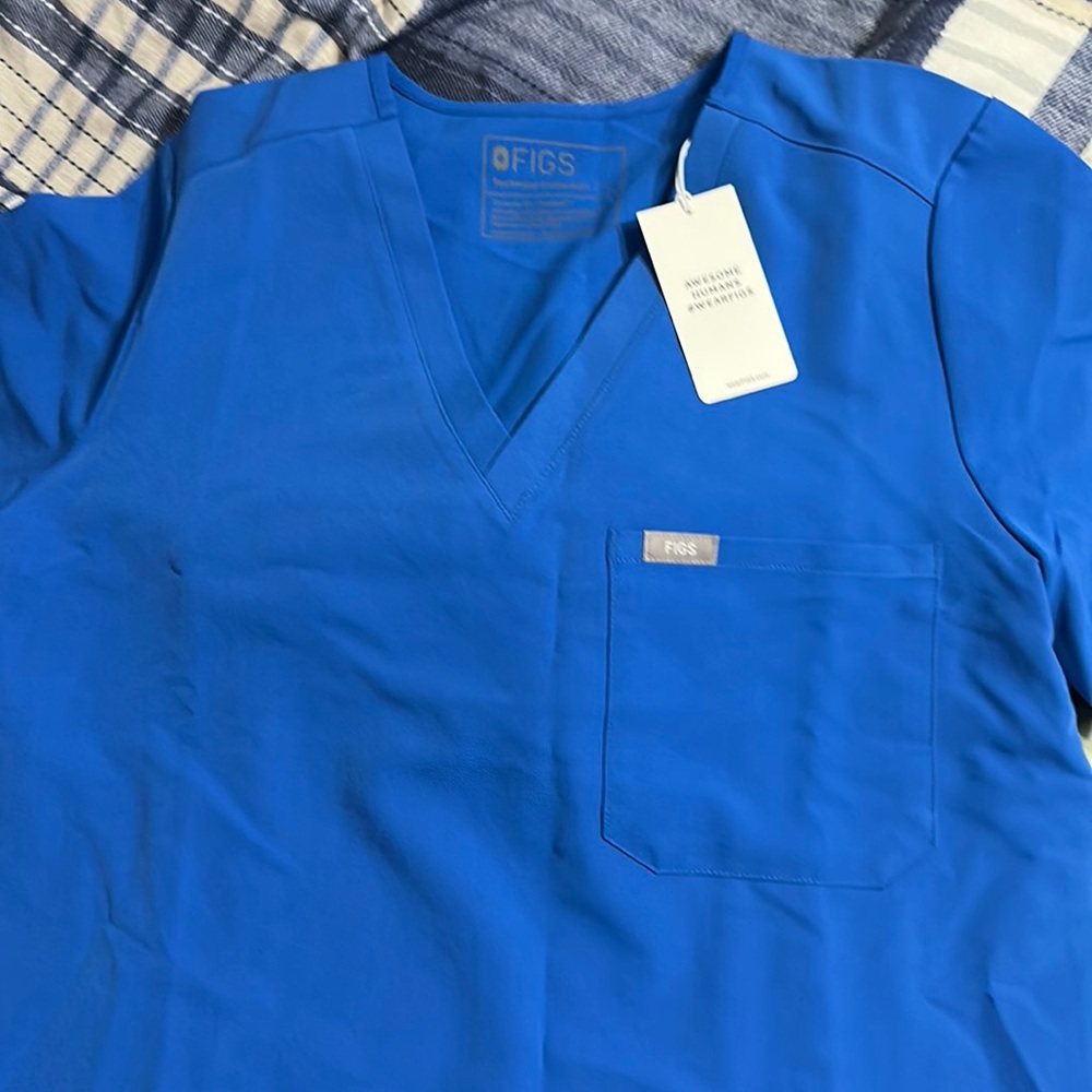 NWT FIGS SCRUB TOP